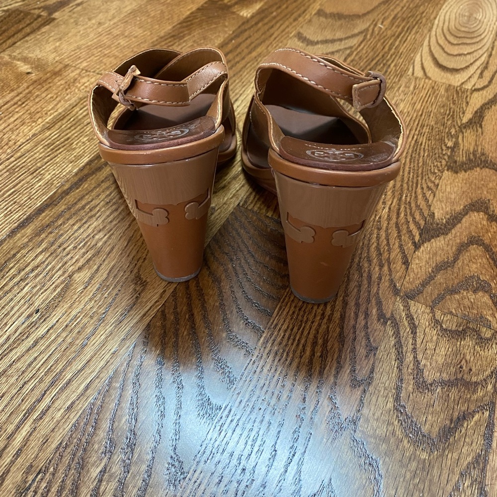 Tory Burch Gabrielle Crisscross Wedge Leather Sandals in Royal Tan (brown) sz 6 - Picture 4 of 7
